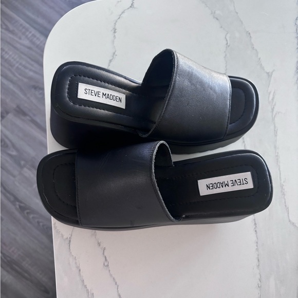 Steve Madden - PEPE30 BLACK LEATHER
Color: BLACK LEATHER
Size: 7 - Picture 2 of 4